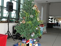 Zero-electricity consuming Christmas Tree